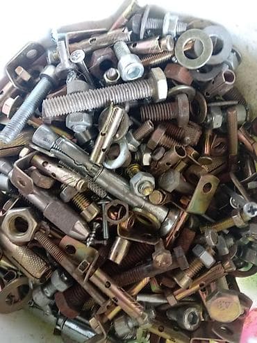 Bolt qayka bir yerdə 20 qəpik. Müxtəlif ölçü və növlərdə metiz dəsti