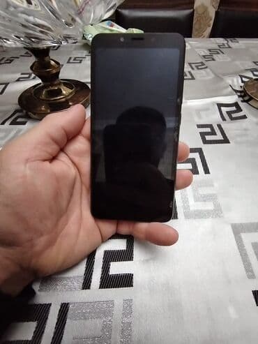 Chevrolet: Satılır: qara rəngli smartfon Xüsusiyyətlər: - Ekran: təxminən 5–5.5 — 1