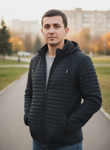 goy daş: Kişi ücün gödəkçə. papağıda var.Zamokla açılıb çıxır. 38, 40, 42 — 1