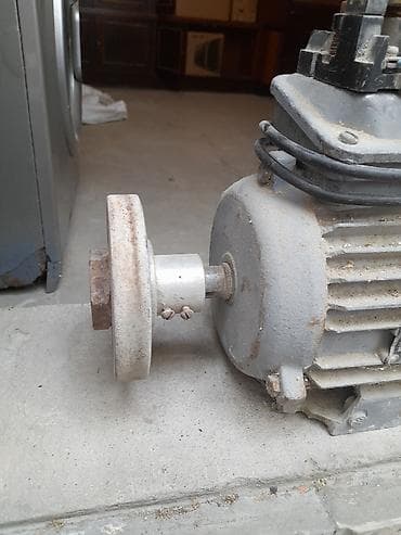 Asinxron elektrik mühərriki. Texniki göstəricilər (lövhədən): - Güc — 3