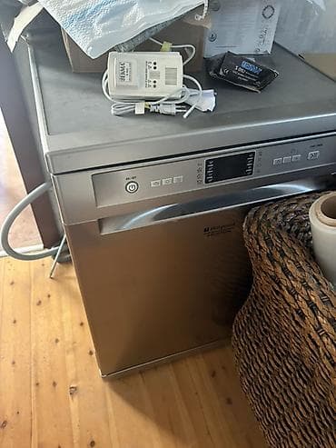 Qabyuyan maşın Hotpoint-Ariston, Tam qabaritli (60 sm.), Ayrıca dayanan — 1