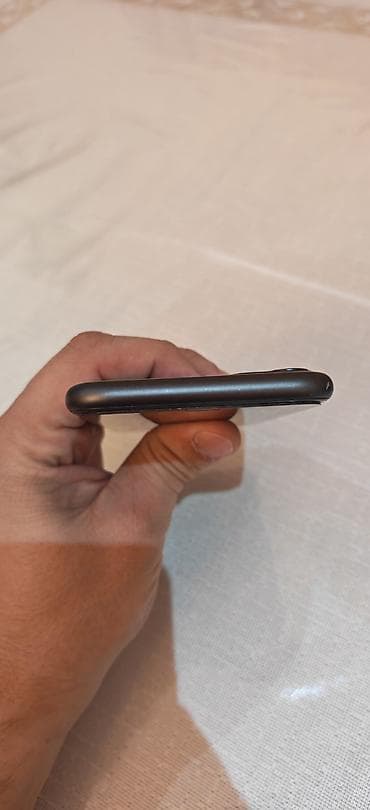 IPhone 11, 128 GB, Qara, Face ID — 6