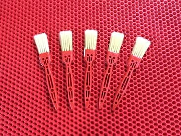 Kiçik fırça bundan başqa hər növ avtomobi̇l aksessuarlarinin satişini