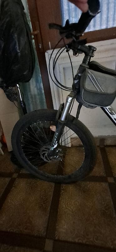 isma: Velosiped Nece Illerdir Balkonda qalib Surulmur Ustune basina — 5