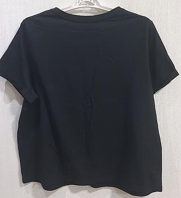 topdan paltar satisi: Qadın qara qısaqollu T‑şört – SHEIN X, ölçü 2XL. Ön hissədə böyük — 3