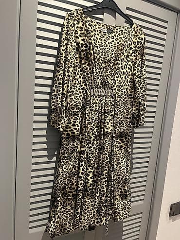 rm butik instagram: 2 paltar, 40-42 olcuye gedir. Tezedir. Geyilmeyib. Birinin ustunde — 1