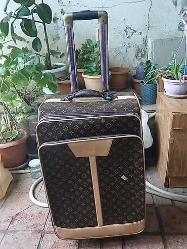 LOUIS VUITTON brendi olan təkərlı, teleskopik tutacaqlı böyük tutumlu — 2