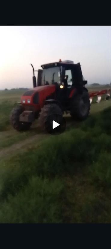 t80 traktor: Kənd təsərrüfatı üçün güclü təkərli traktor - Rəng: qırmızı - Qapalı — 2