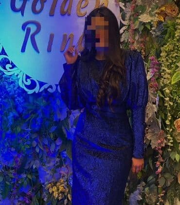 Şam-parıltılı ziyafət geyimi – tünd göy rəngdə, bədənə oturan siluet