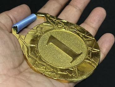 kubok satışı: Azərbaycanın Region Liqasının qalibinə təqdim olunan Qızıl medal — 3