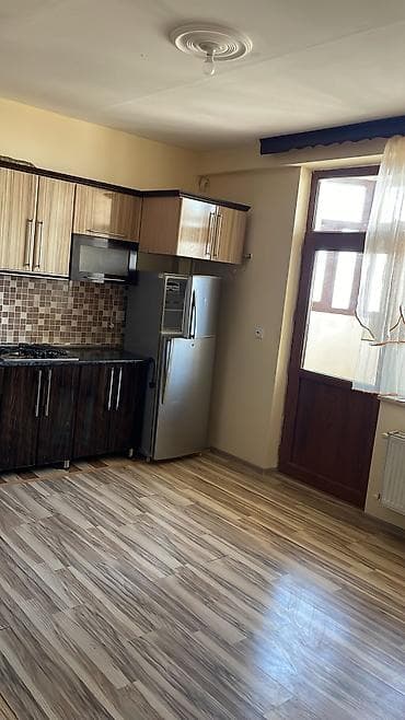 berde ev: Xırdalan 8 saylı məktəbin yanı 9/6 mertebesinde 2 otaqli ev 450 azn — 9
