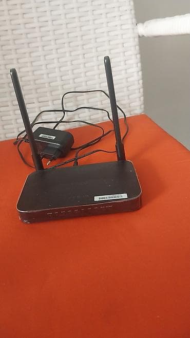 İki antenli Wi‑Fi router Xüsusiyyətlər: - İki ədəd çıxarıla bilən