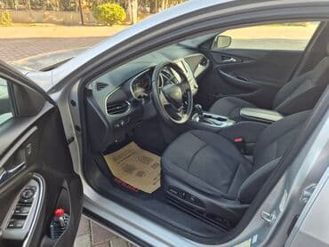 Şarj cihazları: Chevrolet Malibu sedan - Gümüş rəngli, aerodinamik kuzov, LED gündüz — 10