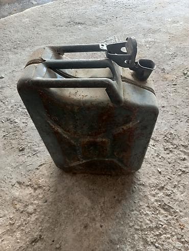 бак: Məhsul: Metal yanacaq bidonu - Tutumu: 20 litr (korpusun üzərində — 1
