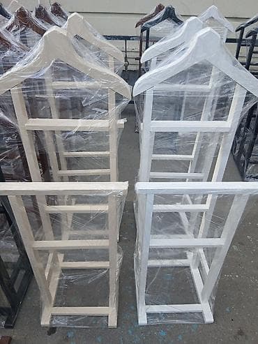 asilqan paltar: Bu, paltarların səliqəli saxlanması üçün nəzərdə tutulmuş taxta — 10