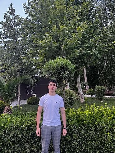 Nike loqolu ağ qısaqol köynək - Rəng: ağ - Üst hissədə sağ tərəfdə