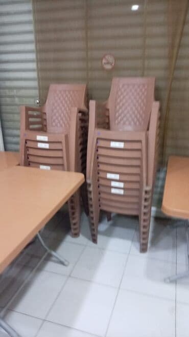 işlenmiş mebellerin satışı: Masa desti cox az işlənib. 7 dest var masa qatlanib — 4