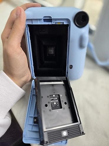 mini pec: Fujifilm Instax Mini 12 – mavi rəngli instant fotoaparat Üzərində — 1