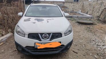 nisan tiyana: Nissan Qashqai, ağ rəngli, 5 qapılı kompakt krossover. Mator tok — 2