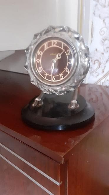 Ev saatları: Masaüstü saatlar, Mexaniki, Saniyə əqrəbi — 1