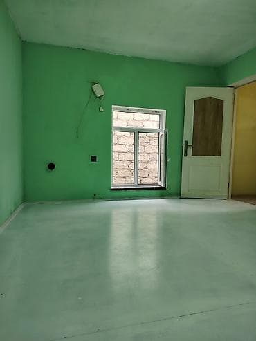 Otaqların satışı: 2otaq 1 kukna həyəti var həyətə maşın girir suyu işıqı interneti — 2