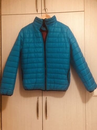 Mavi rəngli yüngül şişmə gödəkçə - Model: quilted/şişmə, qısa uzunluq