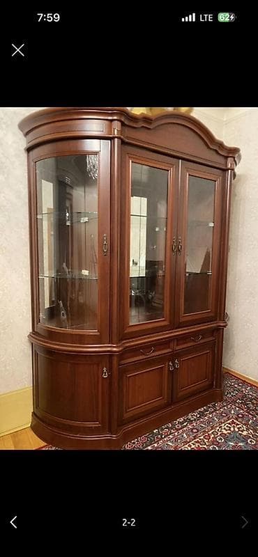 şıfoner: Klassik üslubda vitrin-bufet - Material: ağac karkas, şüşə qapılar və — 1