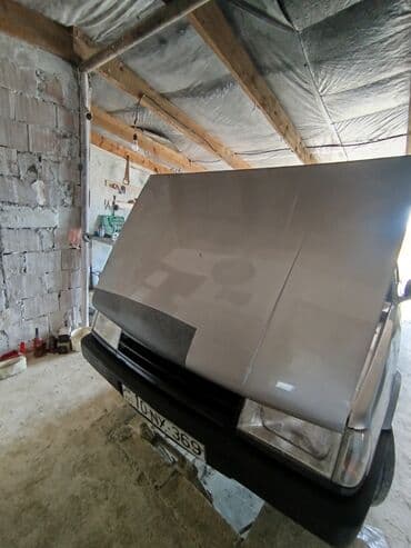 sarı tofas: Model: Tofas Şahin (sedan) Kuzov: 4 qapı, gümüşü rəng, qara bamperlər — 5