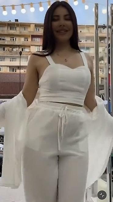 prada: 50 azna alinib 30 azna satilir yenidir geyinilmeyib Ağ rəngli 3 — 2