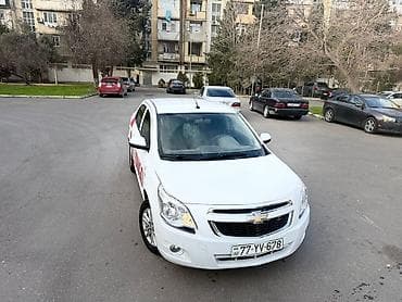 Chevrolet Cobalt sedan – ağ rəng, 4 qapı, Azərbaycan dövlət nömrə