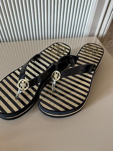 Личные вещи: GUESS qadın şıpıldaqları - Model: barmaq arası (flip-flop) - Rəng — 1