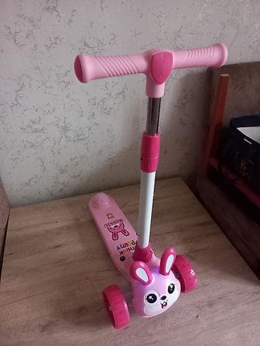 Uşaq skuteri – 3 təkərli, LED işıqlı, dovşan dizaynlı - Rəng: çəhrayı