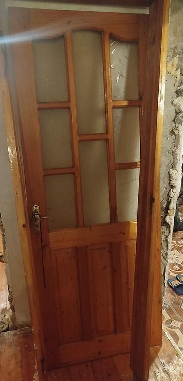 şeki: Şüşəli taxta qapı - Material: təbii taxta (laklanmış səth) - Dizayn — 1