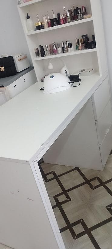 Künc masa, Siyirməli, Polkalı, Sadə laminat