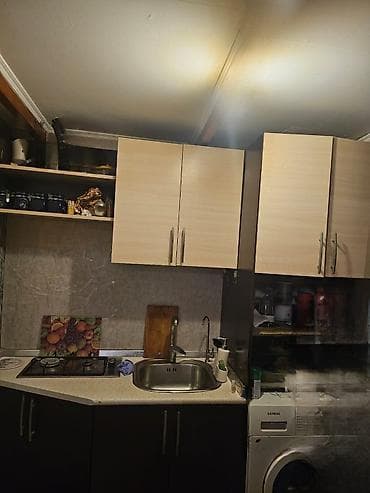 Mətbəx mebeli satılır 120 azn.Üstündə 2 gözlü qaz ve moyka