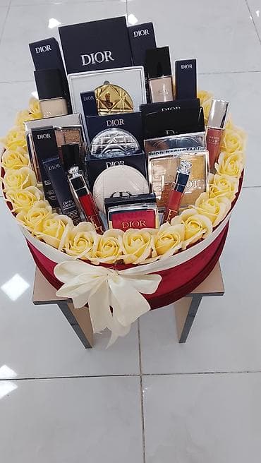 рабочая форма: Dior hədiyyə səbəti – premium makiyaj və ətir dəsti - Brend: Dior - — 1