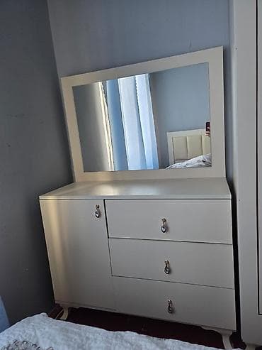 ag mebel destleri: Yataq otağı mebel dəsti Tərkibi: - 3 qapılı, iki ön aynalı böyük — 1