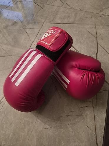 Adidas boks əlcəkləri satılır rela alıcıya endirim olunacaq. unvan — 1