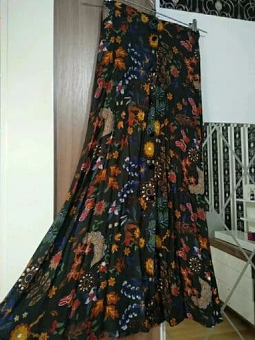 Yeni kimi ətəklər. Hər biri L razmerdir. bel hissəsi