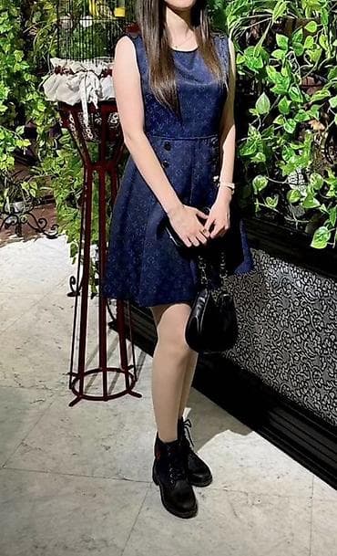 Qadın paltarı – tünd göy rəng, mini uzunluq, qolsuz, dairəvi yaxa