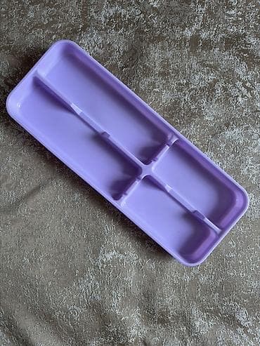 cekme: Bənövşəyi rəngdə çox bölməli plastik təşkilatçı qab. - Materiyal — 1