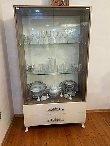 ceviz: Yemək otağı üçün vitrin və bufet-drezuar dəsti - Tərkib: 1 ədəd — 2