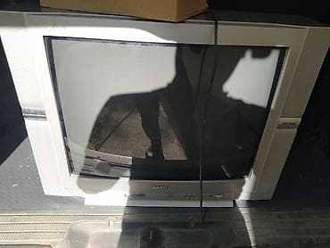 retro gramofon: SANYO CRT televizor - Marka/model: SANYO (ekranda “SANYO” loqosu), ön — 5