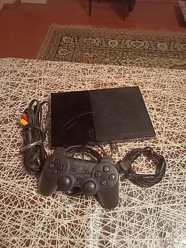 2 nəfərlik oyunlar: Problemi yoxdur yaddaşında oyunlar var disk yeri işlekdir.1 pult — 2