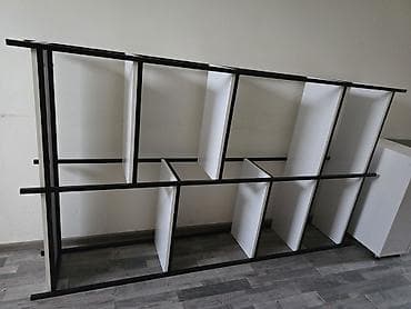 yazı masası ikinci əl: Gul dipcekleri ucun vitrin polkalari taxtadi ela veziyyetdedi — 2