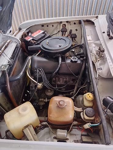 VAZ klassik seriyasından sedan (2101/21011 xətti) – ağ rəng. Mexaniki