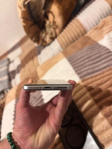 redmi 13 kabro: Məhsul: Smartfon (qara ön panel, gümüş rəngli düz çərçivə) Honor Magic — 7