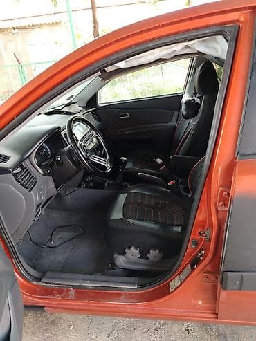 Kia Rio hatchback (CRDI, Sport paket yazıları ilə). Narıncı-qara iki — 5
