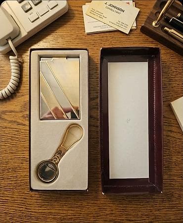 instagram hediyyeler: 90-cı illərin vintaj dəsti: Vizitqabı və breloq Qutusunda hədiyyəlik — 1