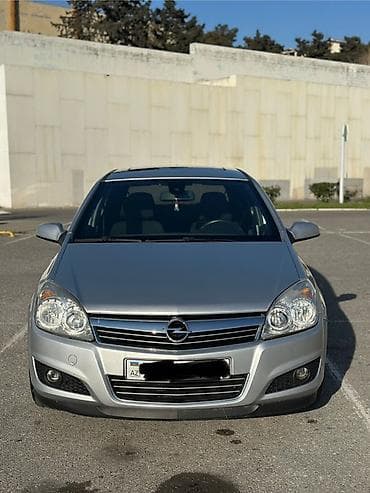 Masin goz onunde ideal veziyyetde bakida tek olan opeldi 1.4 benzindi